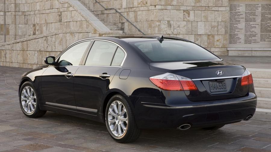  Hyundai Genesis Sedan 2009 года  (фото 17 из 47)